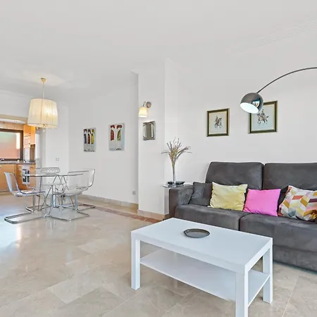 Apartamento ático De Lujo Con Vistas Al Mar Estepona